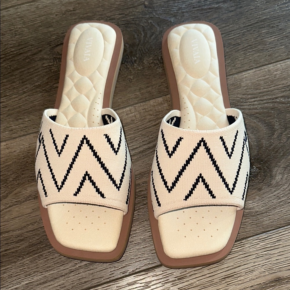 Nwot Vivaia Manuela Pillow Top Slide Sandals